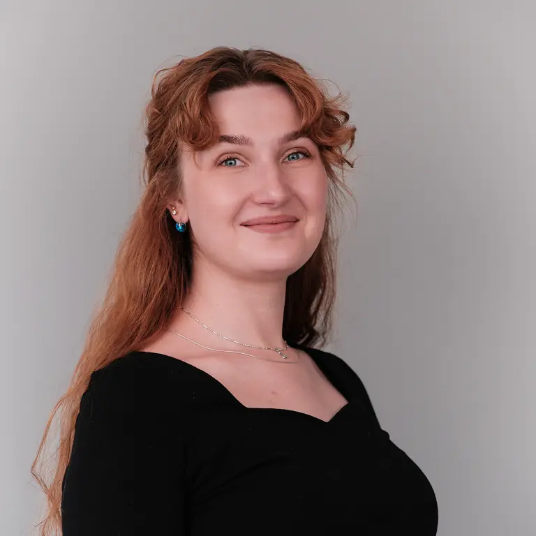 Ilona, Sales Representative